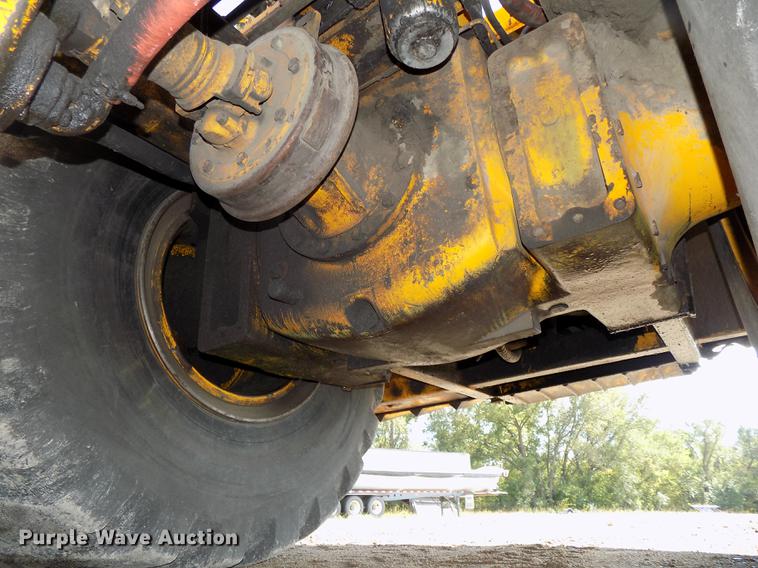 image for item DB8583 1974 John Deere 860A elevating scraper