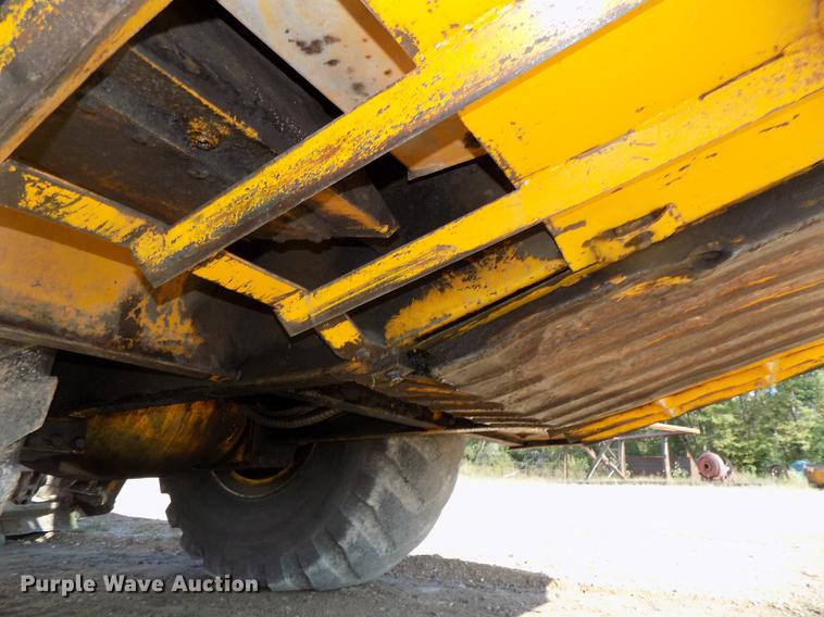 image for item DB8583 1974 John Deere 860A elevating scraper