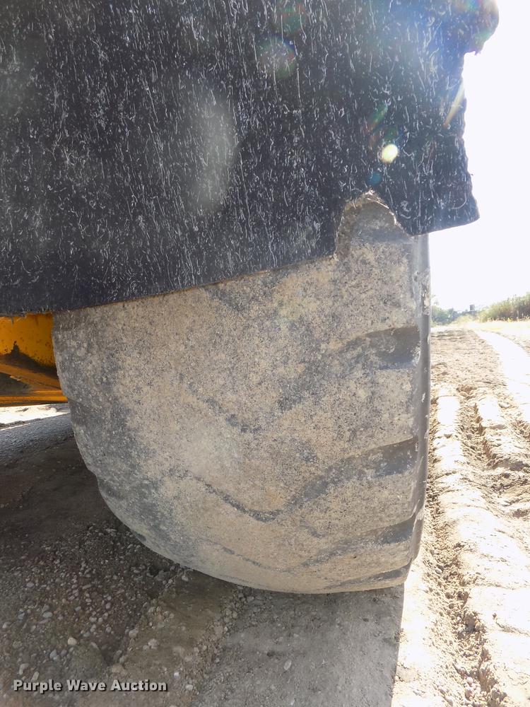 image for item DB8583 1974 John Deere 860A elevating scraper