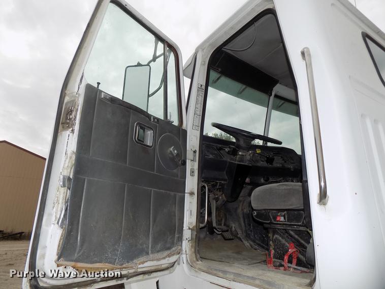 image for item DB8587 1995 Volvo Aero ACL ready mix truck