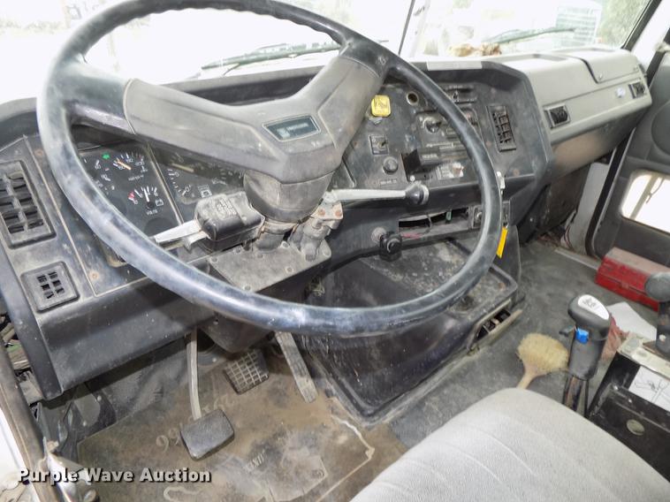 image for item DB8587 1995 Volvo Aero ACL ready mix truck