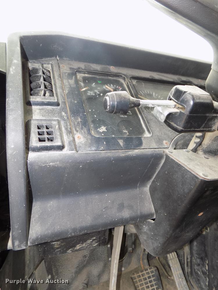 image for item DB8587 1995 Volvo Aero ACL ready mix truck