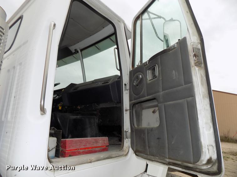 image for item DB8587 1995 Volvo Aero ACL ready mix truck