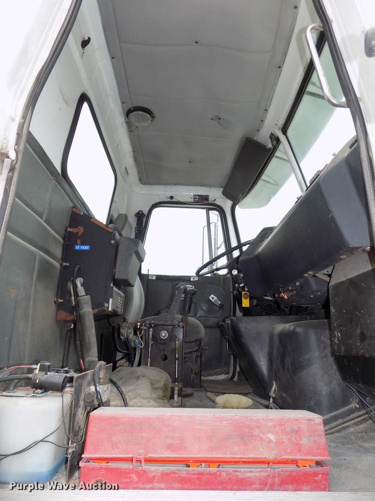 image for item DB8587 1995 Volvo Aero ACL ready mix truck