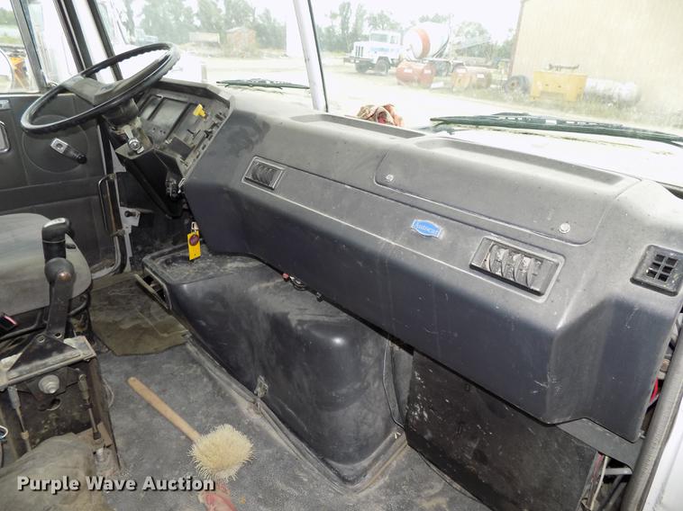 image for item DB8587 1995 Volvo Aero ACL ready mix truck