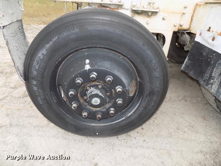 image for item DB8587 1995 Volvo Aero ACL ready mix truck