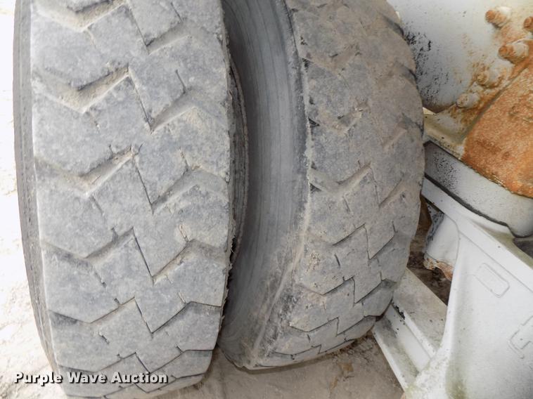 image for item DB8587 1995 Volvo Aero ACL ready mix truck