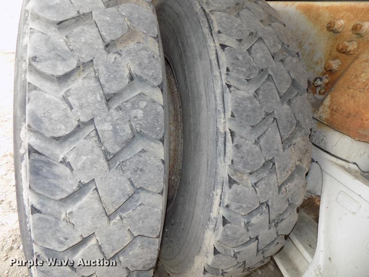 image for item DB8587 1995 Volvo Aero ACL ready mix truck