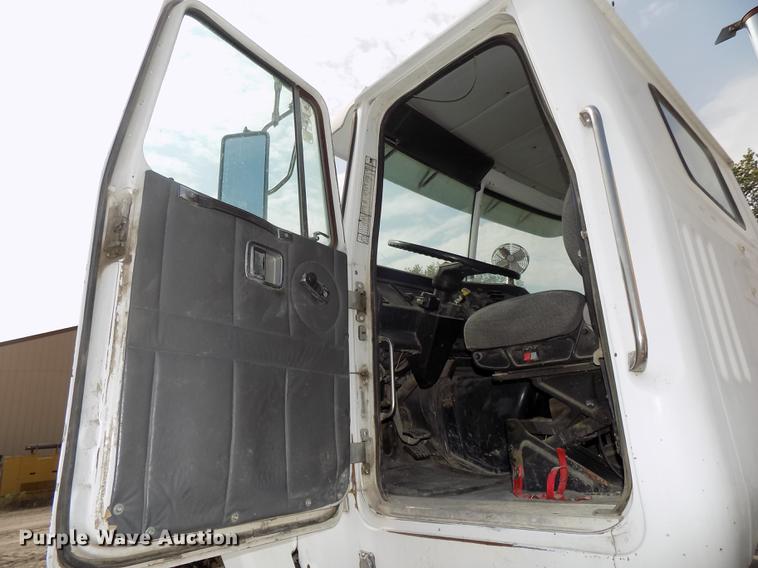 image for item DB8588 1995 Volvo Aero ACL ready mix truck