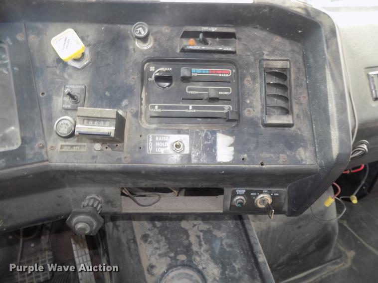 image for item DB8588 1995 Volvo Aero ACL ready mix truck