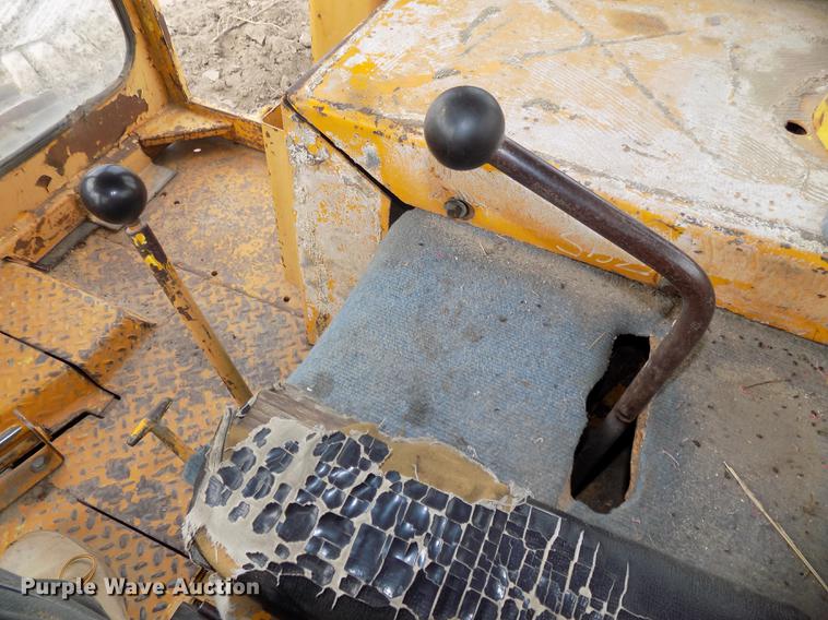 image for item DB8590 1973 Caterpillar D7F dozer