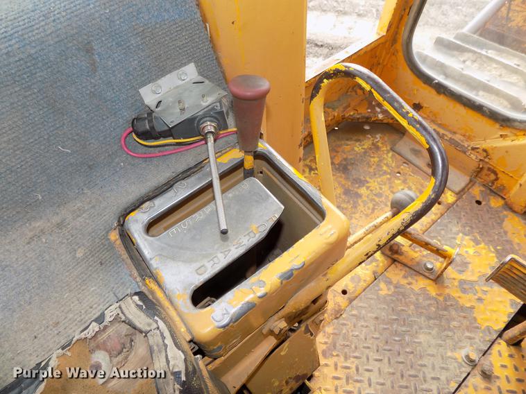 image for item DB8590 1973 Caterpillar D7F dozer