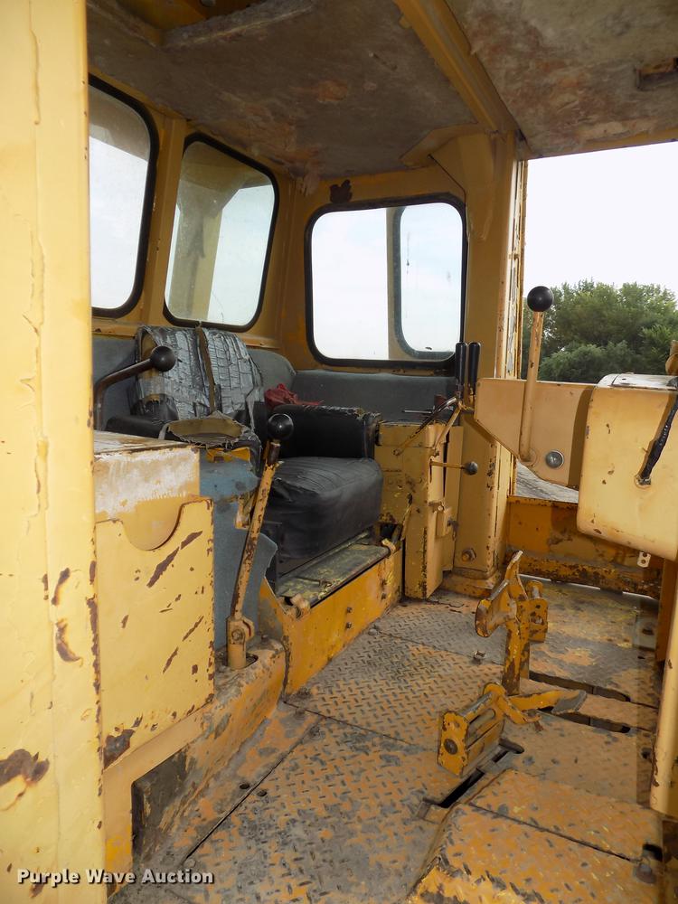 image for item DB8590 1973 Caterpillar D7F dozer