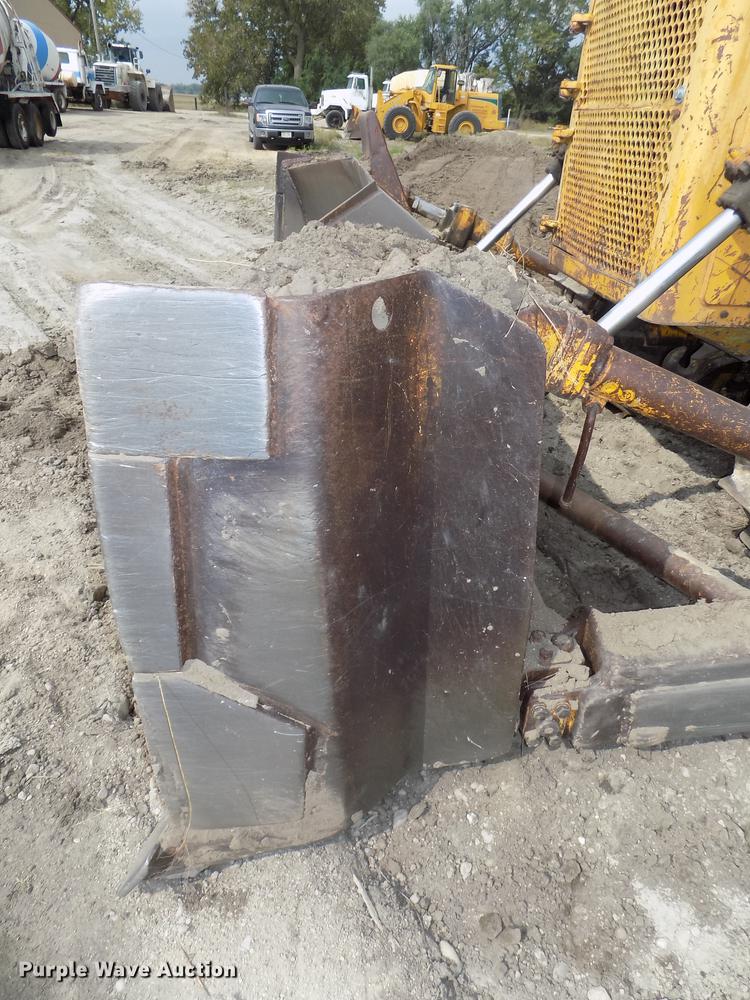 image for item DB8590 1973 Caterpillar D7F dozer