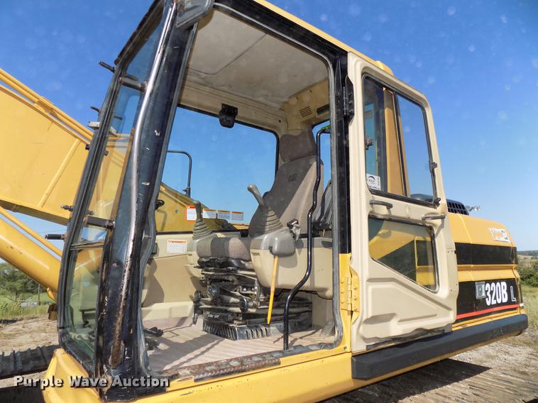 image for item DB8598 1999 Caterpillar 320B L excavator