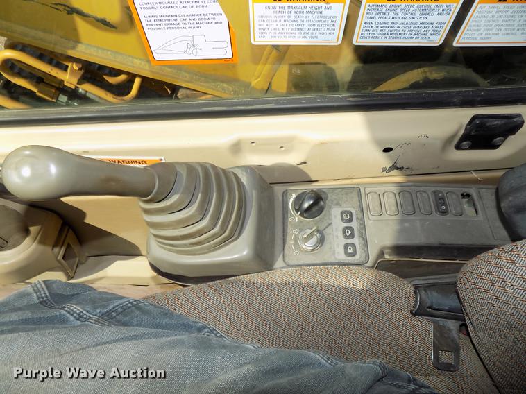 image for item DB8598 1999 Caterpillar 320B L excavator