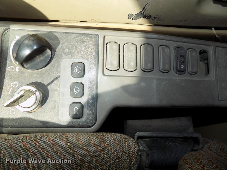 image for item DB8598 1999 Caterpillar 320B L excavator