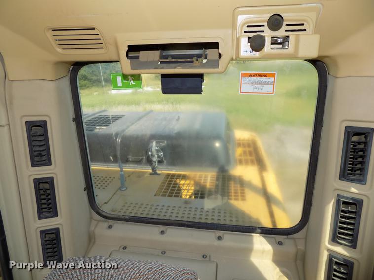 image for item DB8598 1999 Caterpillar 320B L excavator