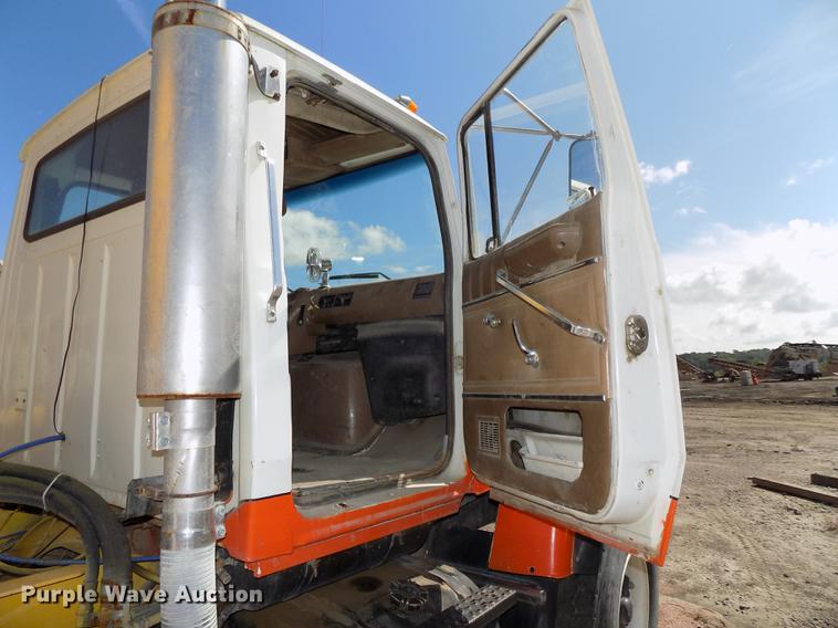 image for item DB8608 1995 Ford LT8000 ready mix truck