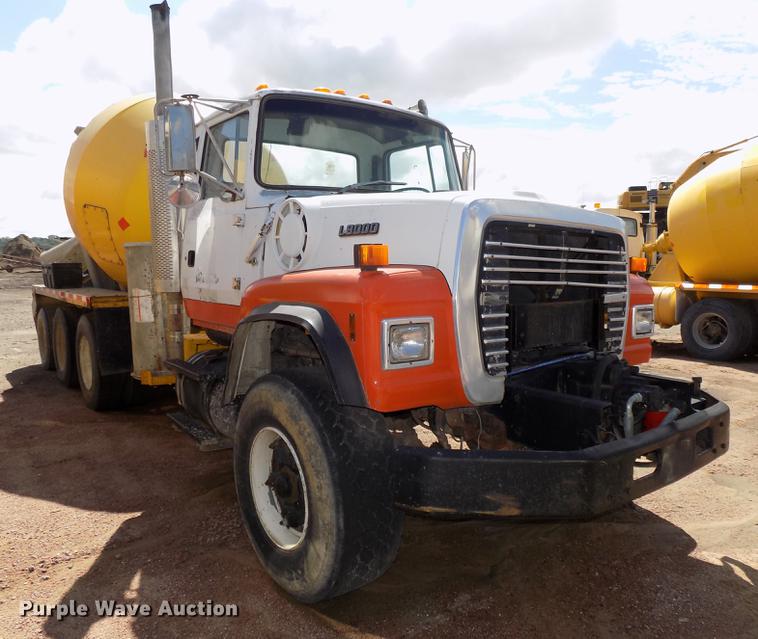 image for item DB8609 1991 Ford LT9000 ready mix truck