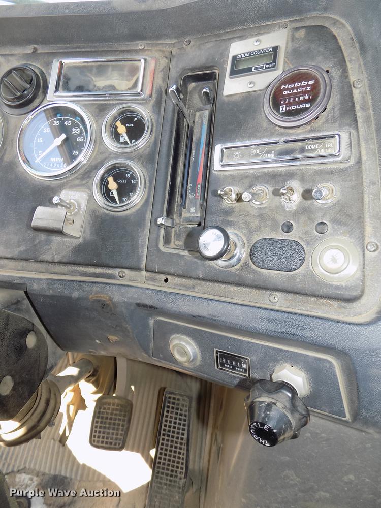 image for item DB8609 1991 Ford LT9000 ready mix truck