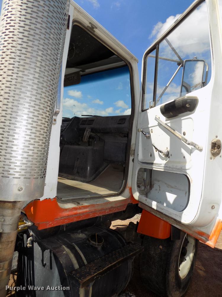 image for item DB8609 1991 Ford LT9000 ready mix truck