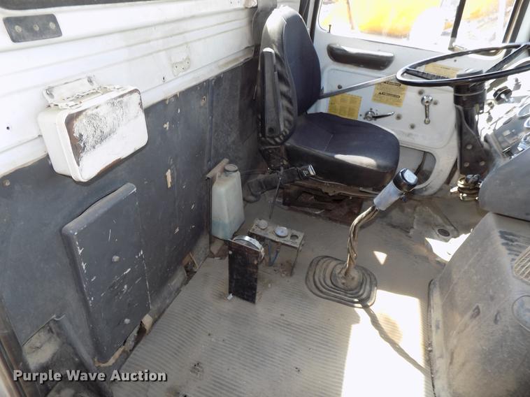 image for item DB8609 1991 Ford LT9000 ready mix truck