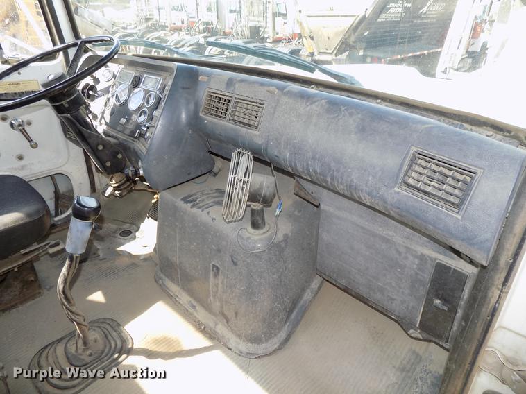 image for item DB8609 1991 Ford LT9000 ready mix truck
