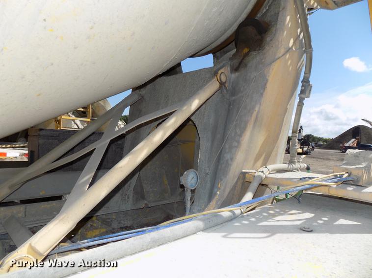 image for item DB8609 1991 Ford LT9000 ready mix truck