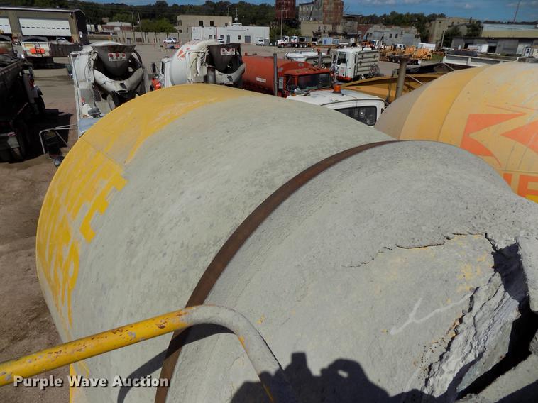 image for item DB8609 1991 Ford LT9000 ready mix truck