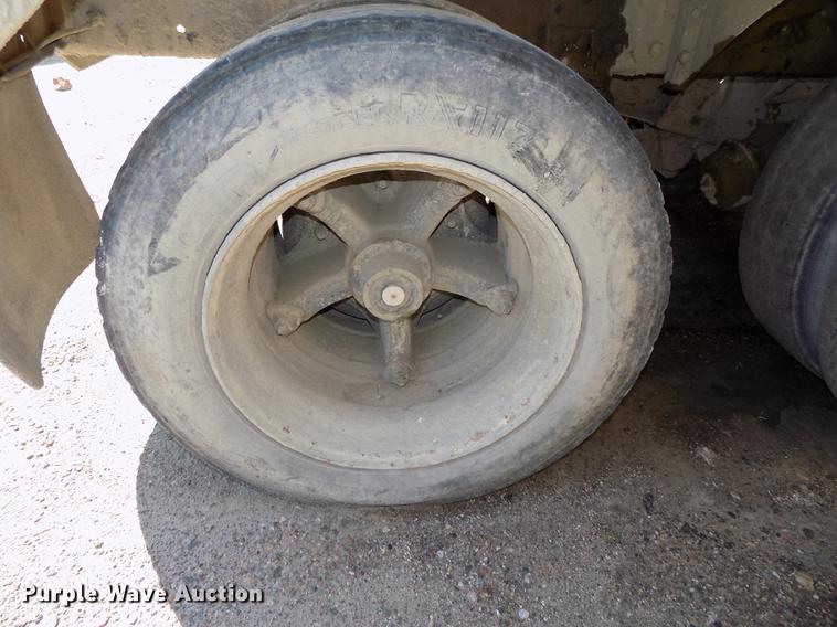 image for item DB8609 1991 Ford LT9000 ready mix truck