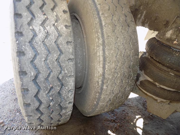 image for item DB8609 1991 Ford LT9000 ready mix truck