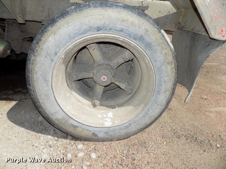 image for item DB8609 1991 Ford LT9000 ready mix truck