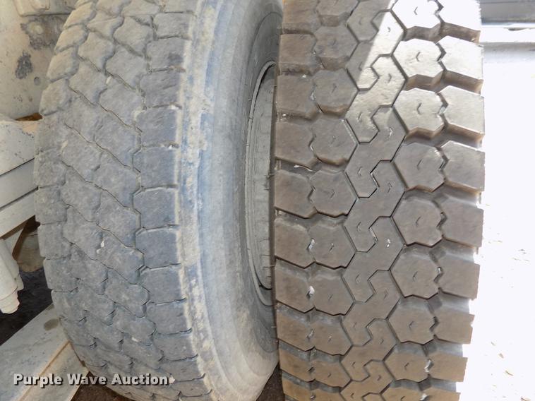 image for item DB8609 1991 Ford LT9000 ready mix truck