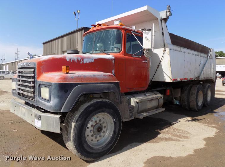 image for item DB8610 1991 Mack RD690S dump truck