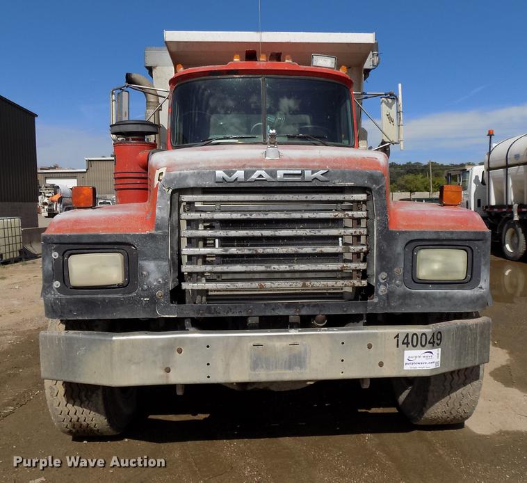 image for item DB8610 1991 Mack RD690S dump truck