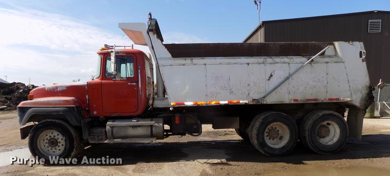 image for item DB8610 1991 Mack RD690S dump truck