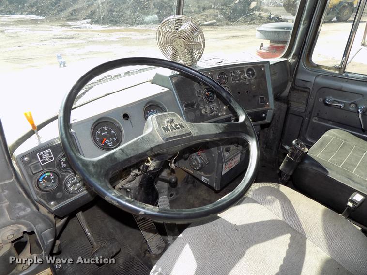 image for item DB8610 1991 Mack RD690S dump truck
