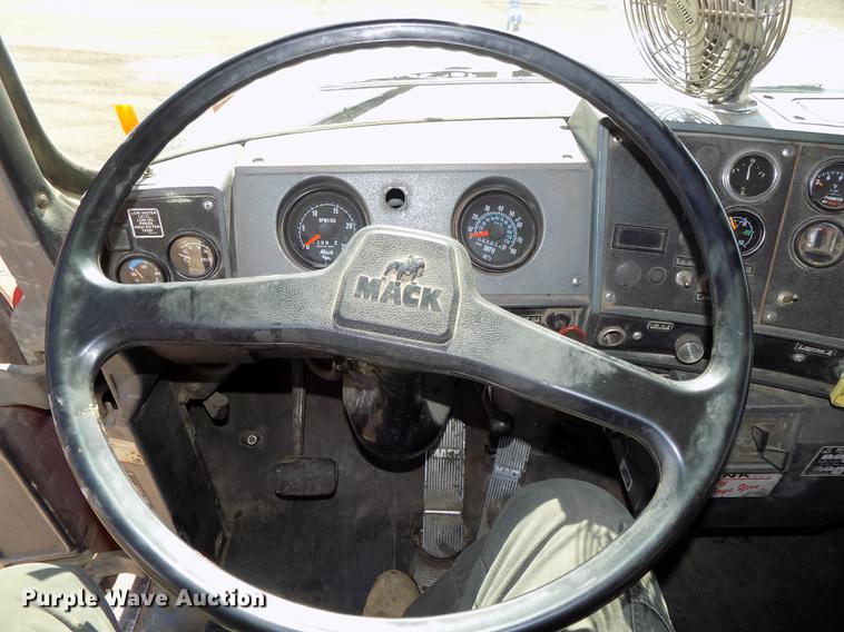 image for item DB8610 1991 Mack RD690S dump truck