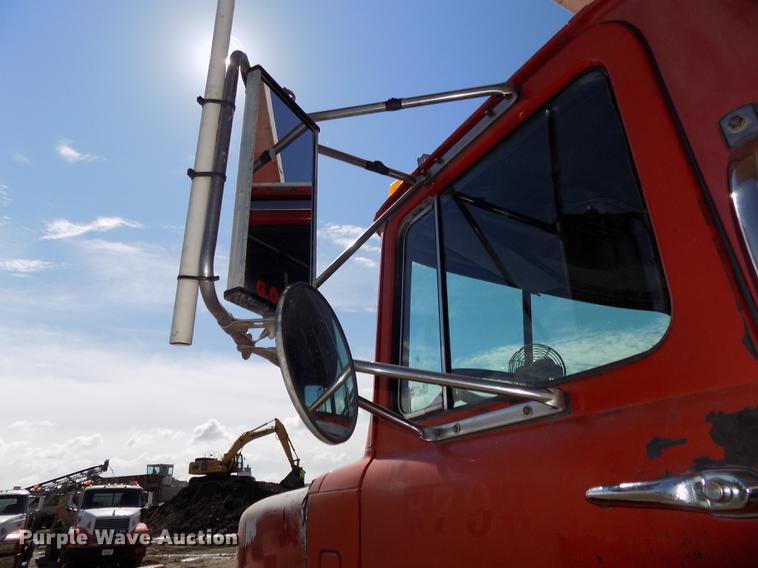 image for item DB8610 1991 Mack RD690S dump truck