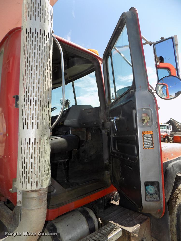 image for item DB8610 1991 Mack RD690S dump truck