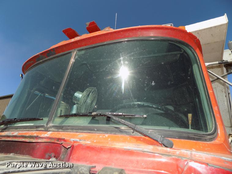 image for item DB8610 1991 Mack RD690S dump truck