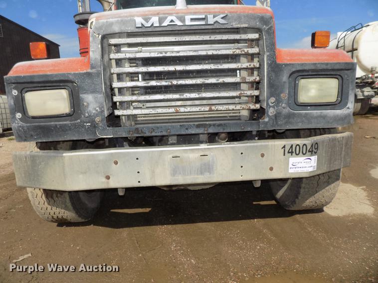 image for item DB8610 1991 Mack RD690S dump truck