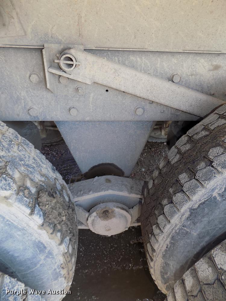 image for item DB8610 1991 Mack RD690S dump truck