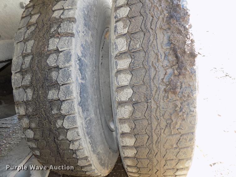 image for item DB8610 1991 Mack RD690S dump truck