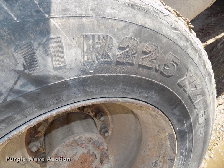 image for item DB8610 1991 Mack RD690S dump truck