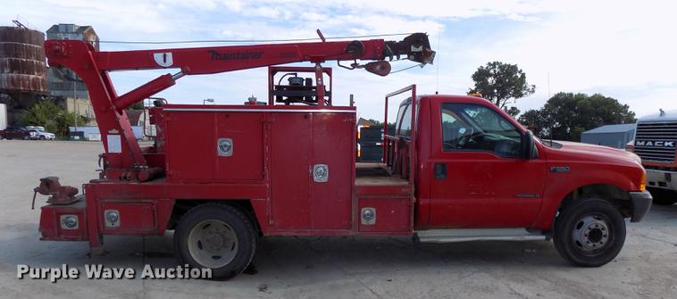 image for item DB8611 2000 Ford F550 Super Duty service truck with crane