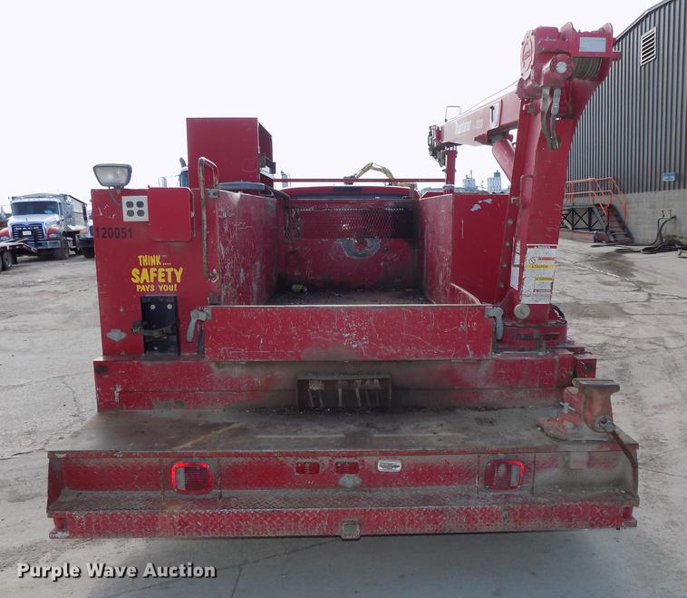 image for item DB8611 2000 Ford F550 Super Duty service truck with crane