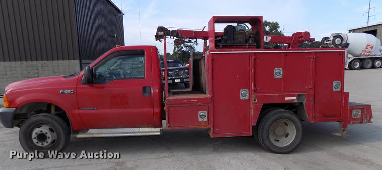 image for item DB8611 2000 Ford F550 Super Duty service truck with crane