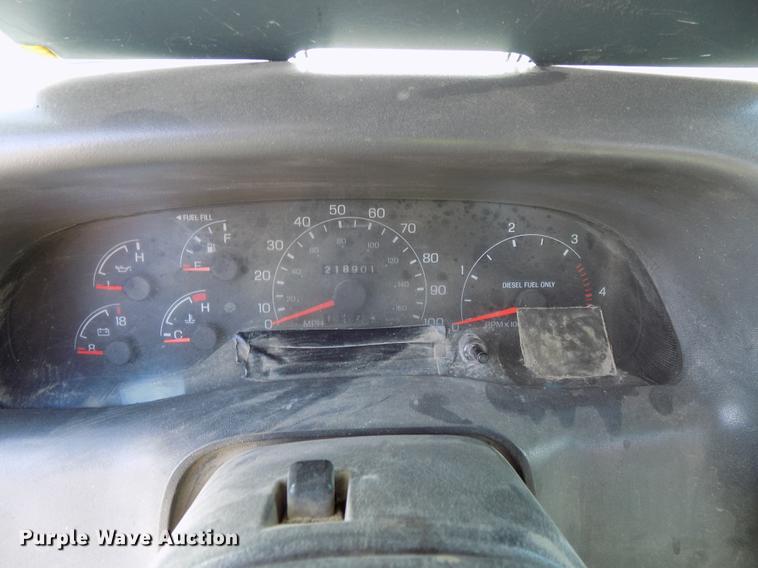 image for item DB8611 2000 Ford F550 Super Duty service truck with crane